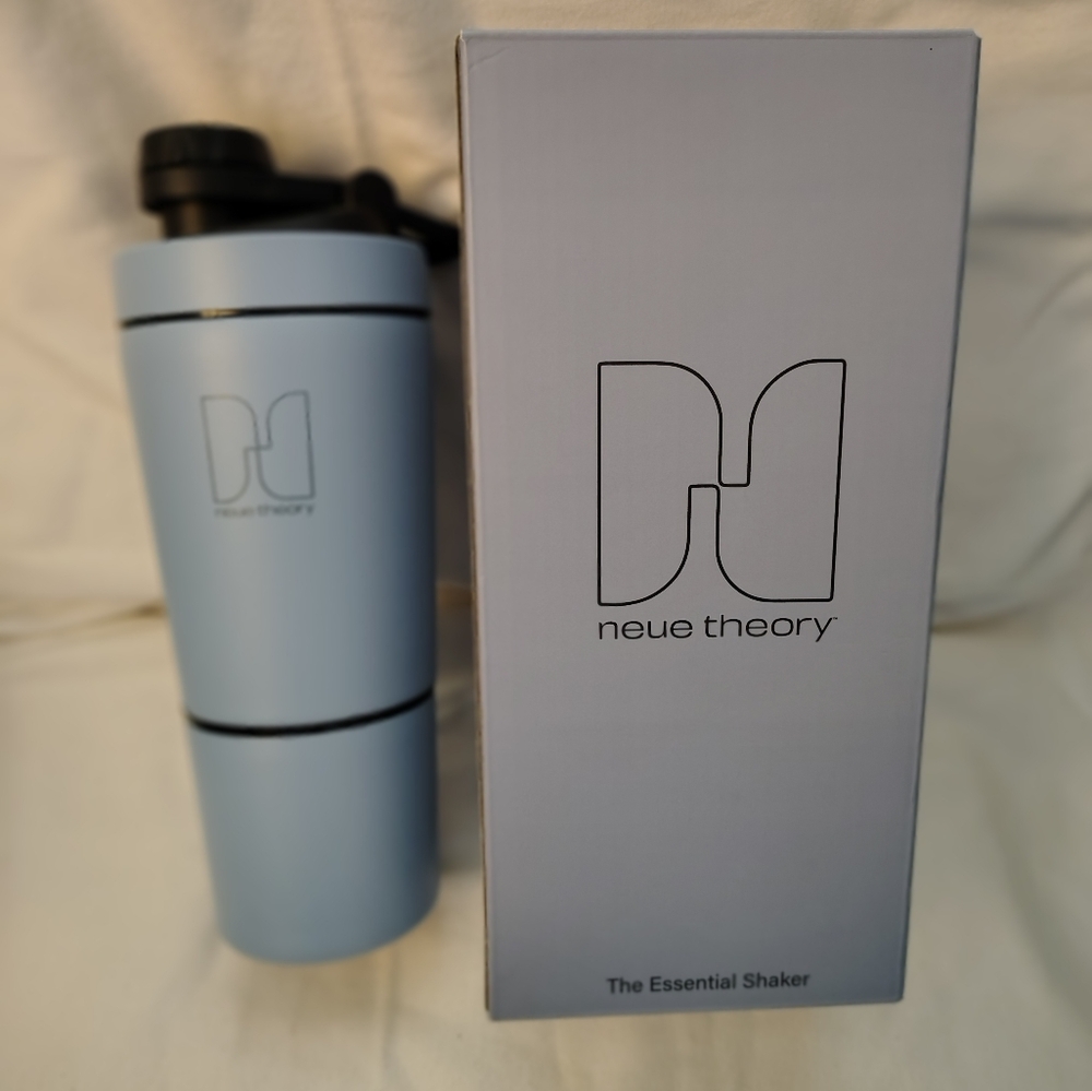 Neue Theory Blue Essential Shaker